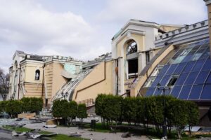 过去一天，俄罗斯在乌克兰各地的袭击造成 40 人死亡，142 人受伤