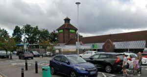Slough 超市确认在客户担忧的情况下在停车场使用无人机