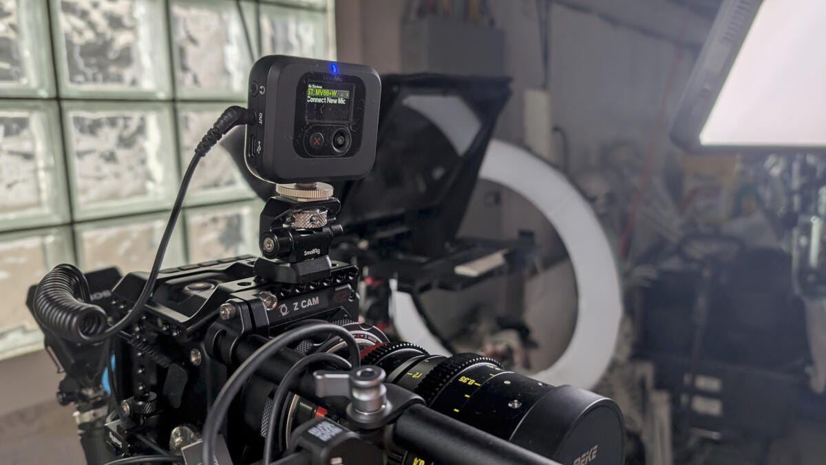 最后，一个无线麦克风，可以在旅行时有效地取代我的 Shure 霰弹枪