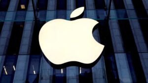 随着 iPhone 销量的下降，苹果投资者寻求明确关税和 AI 战略