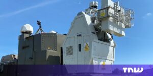 英国在国防技术推动中释放无人机打击微波武器