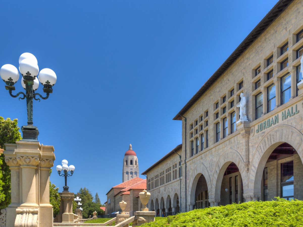 斯坦福大学人工智能指数（Stanford AI Index）称，对人工智能的怀疑度下降，中国股市上升