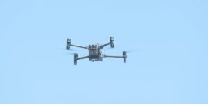 这就是家：MOV Drone Workz 协助消防部门和营救狗