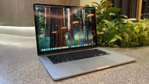 我把 ThinkPad 换成了 MacBook Air M4，它对我来说是被宠坏的工作笔记本电脑