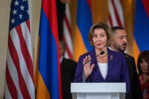 以下是南希·佩洛西 （Nancy Pelosi） 错过了提前出售这只 AI 股票的多少