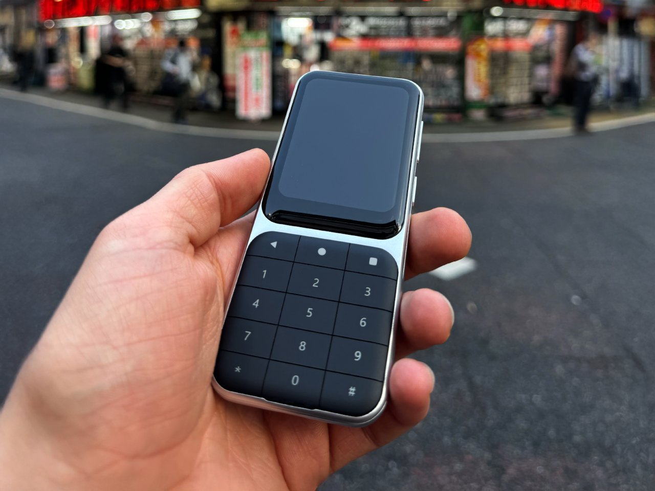 Sidephone 是一款带有可更换键盘的功能手机，为极简主义带来乐趣