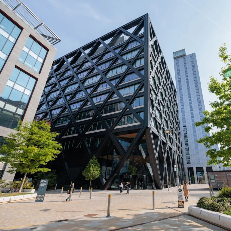 BT 在曼彻斯特开设最后一个办事处，以完成英国工作场所的转型