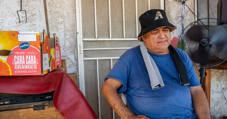 随着夏季的临近，联邦削减计划威胁到让弱势群体保持凉爽的计划