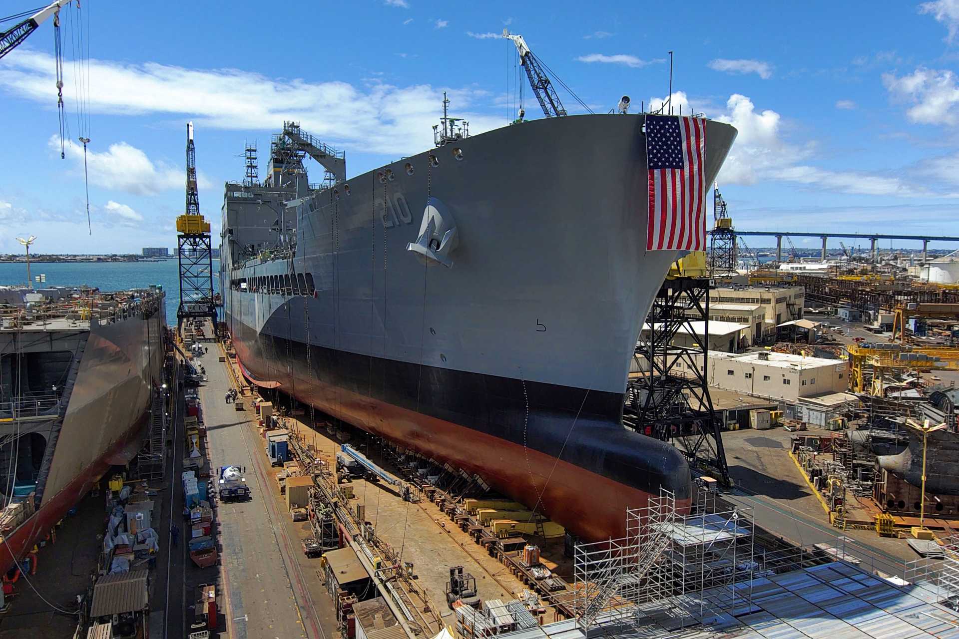 新的 USNS Sojourner Truth 填补美国海军油轮的空白，以保持航母打击群的运作