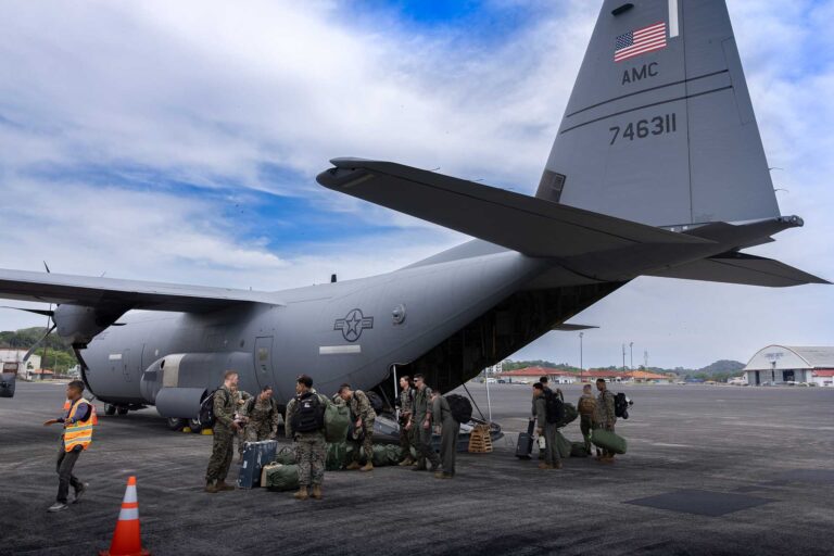 快讯：美国部署海军陆战队战斗机攻击中队 VMFA-312 加强在巴拿马的存在