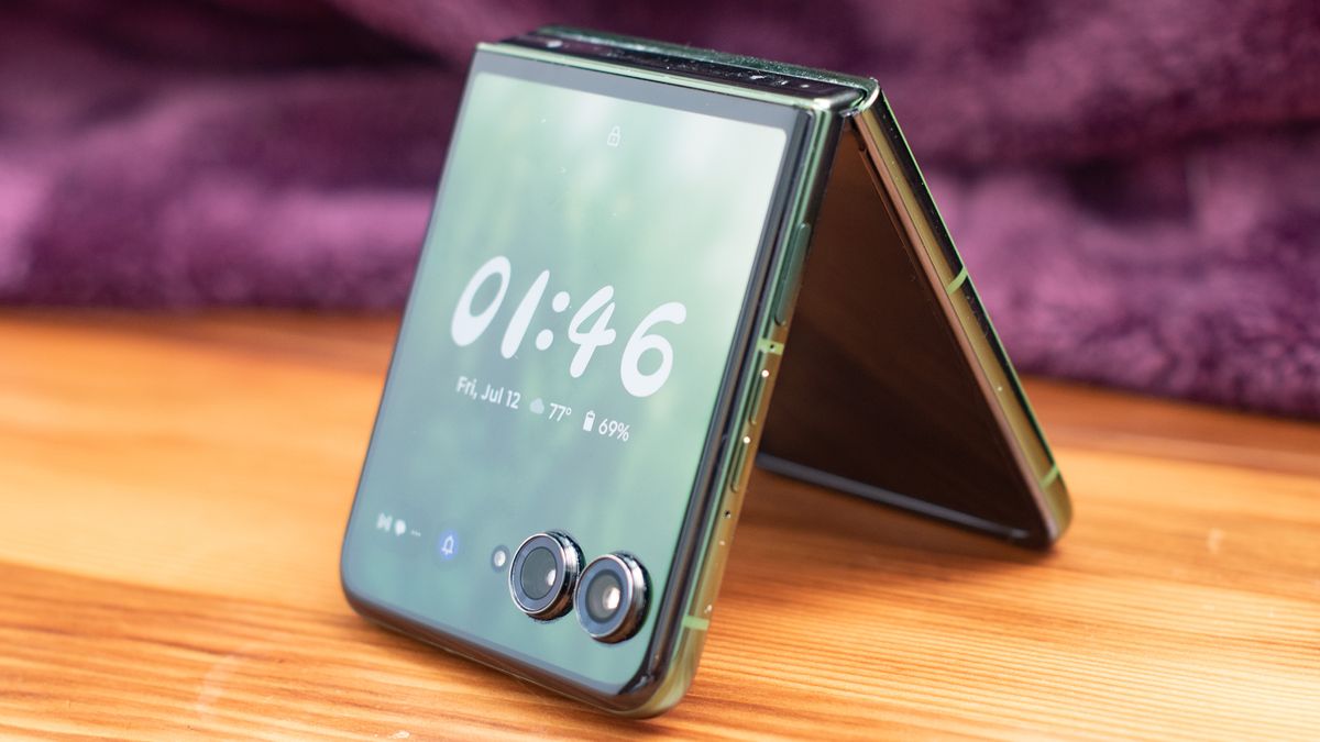 根据新的基准测试，摩托罗拉 Razr Plus 可能会以 7 种关键方式击败三星 Galaxy Z Flip 3