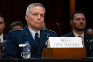 特朗普解雇了美国国家安全局（NSA）和美国网络司令部（US Cyber Command）的四星上将