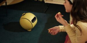 三星的 Ballie 机器人实际上已经问世了——它由 Google Gemini 提供支持