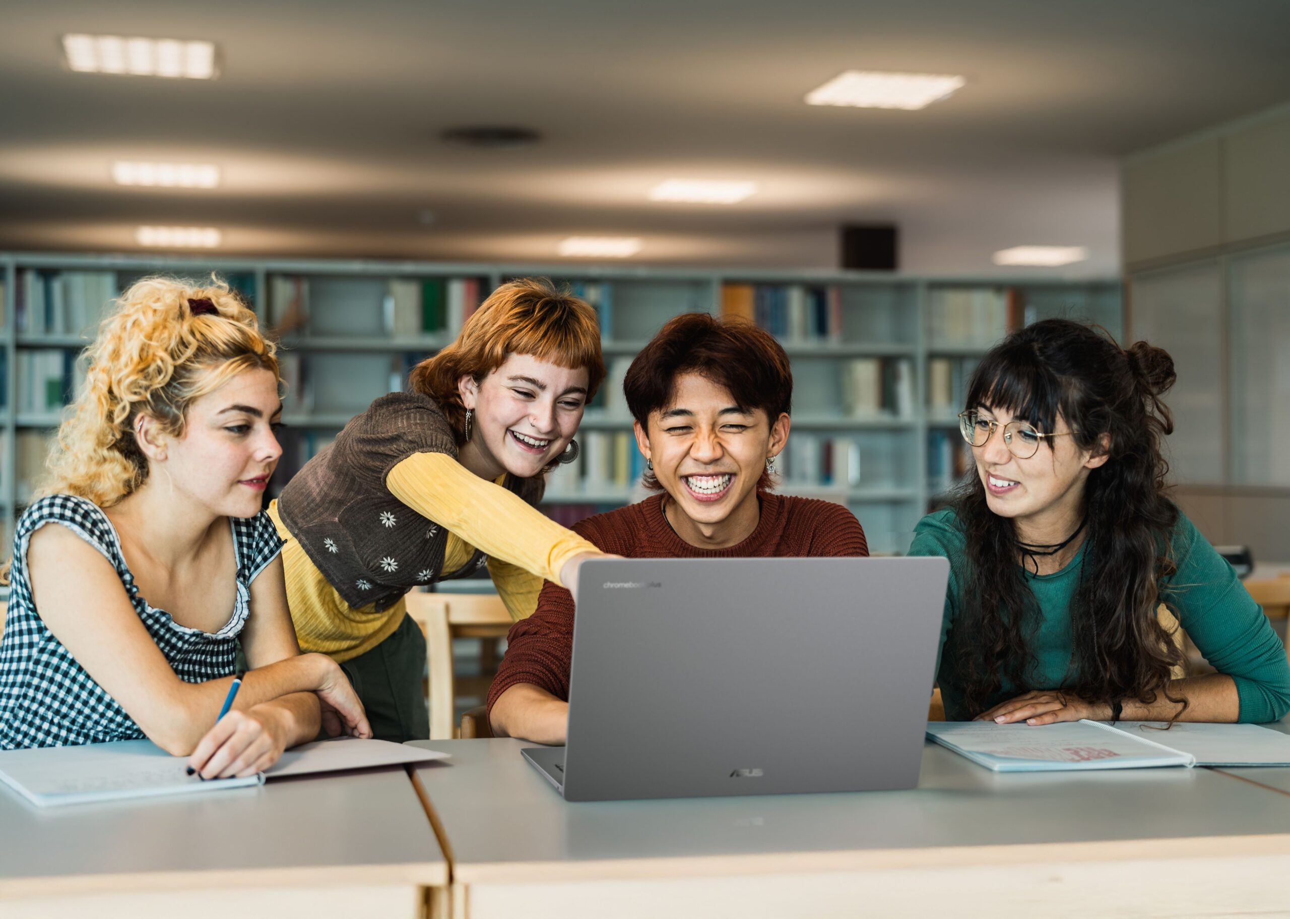 华硕推出 Chromebook CX14 和 CX15，采用大胆的色彩、可回收材料和可选的 Plus AI 功能