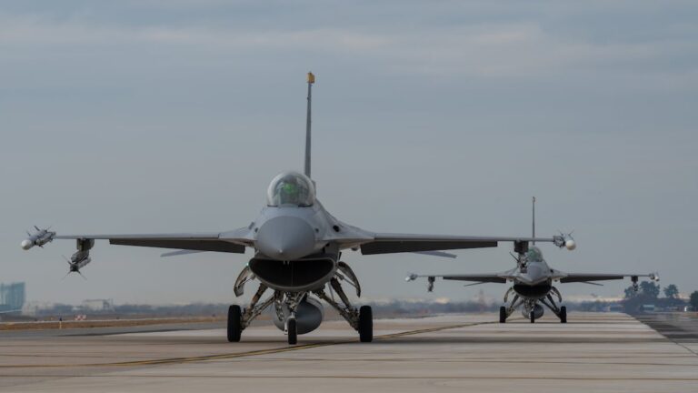 美国批准向菲律宾出售价值 55 亿美元的 F-16 战斗机