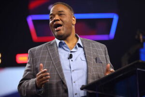 Jason Whitlock 质疑以 Stephen A. Smith 为主角的篮球队照片的真实性——真实还是人工智能？