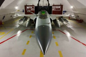 巴基斯坦部署配备中国 PL-15E 导弹的 JF-17 Block III 导弹，与印度的紧张局势加剧