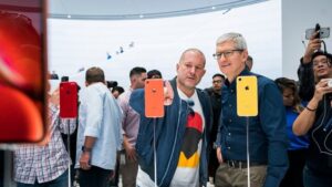 前 Apple 设计主管 Jony Ive 调侃可以取代手机的无屏 AI 设备