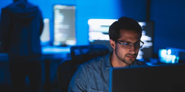 研究人员询问了近 50,000 人如何使用 AI。超过一半的员工表示,他们向老板隐瞒了这一点。