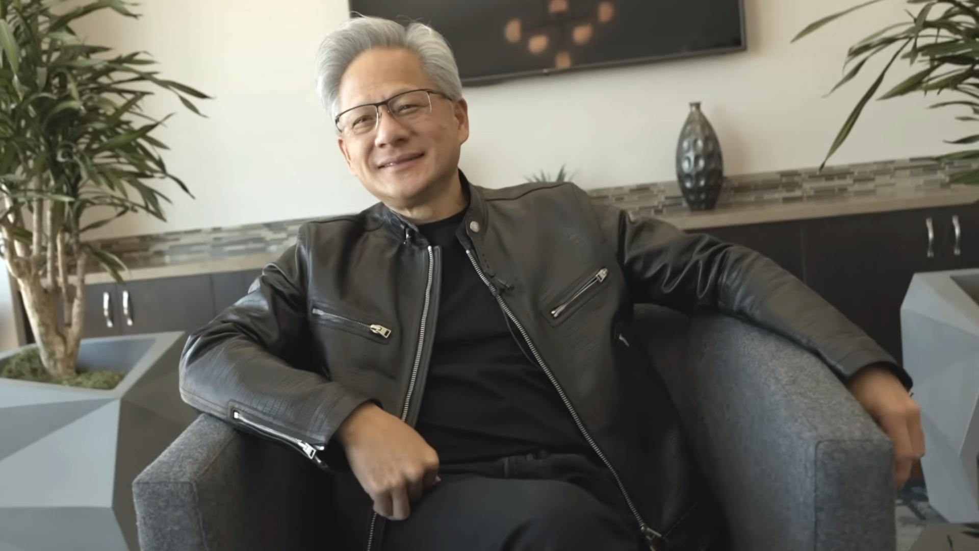 Nvidia 首席执行官黄仁勋表示，GPU 计算量比 10 年前高出“可能”一百万倍”