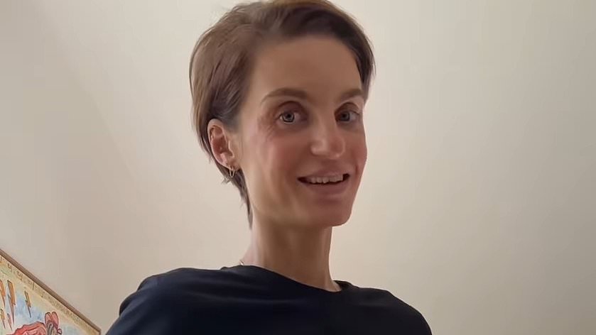已婚一见钟情的 Domenica Calarco 在分享情绪化的怀孕更新时看起来面目全非