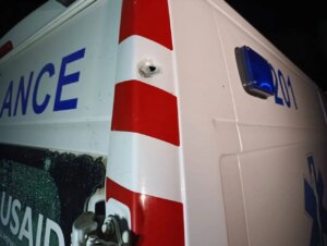 在赫尔松地区，占领者用无人机袭击了一辆救护车