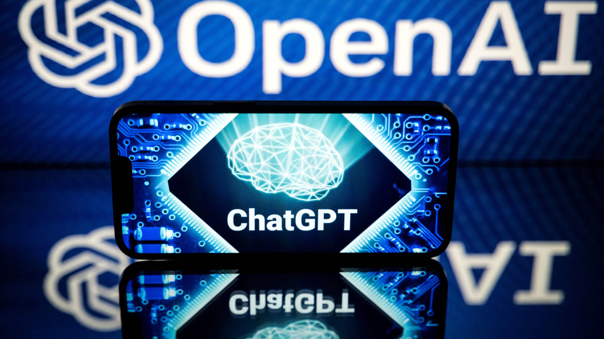 你无法躲避 ChatPT – 新的病毒式 AI 挑战几乎可以从任何照片中定位您 – 我们试过了，它很疯狂，令人担忧