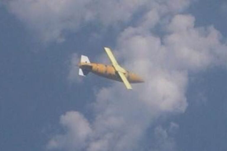 印度的新型 Gaurav 滑翔炸弹从 Su-30MKI 战斗机上投下，证实了远程打击能力