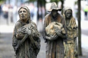 在网上“教育”人们关于复活节起义和大饥荒的 AI 视频存在一些主要问题