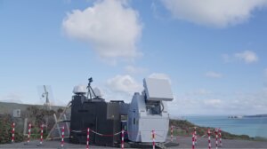 英国军方使用新型微波武器摧毁无人机群