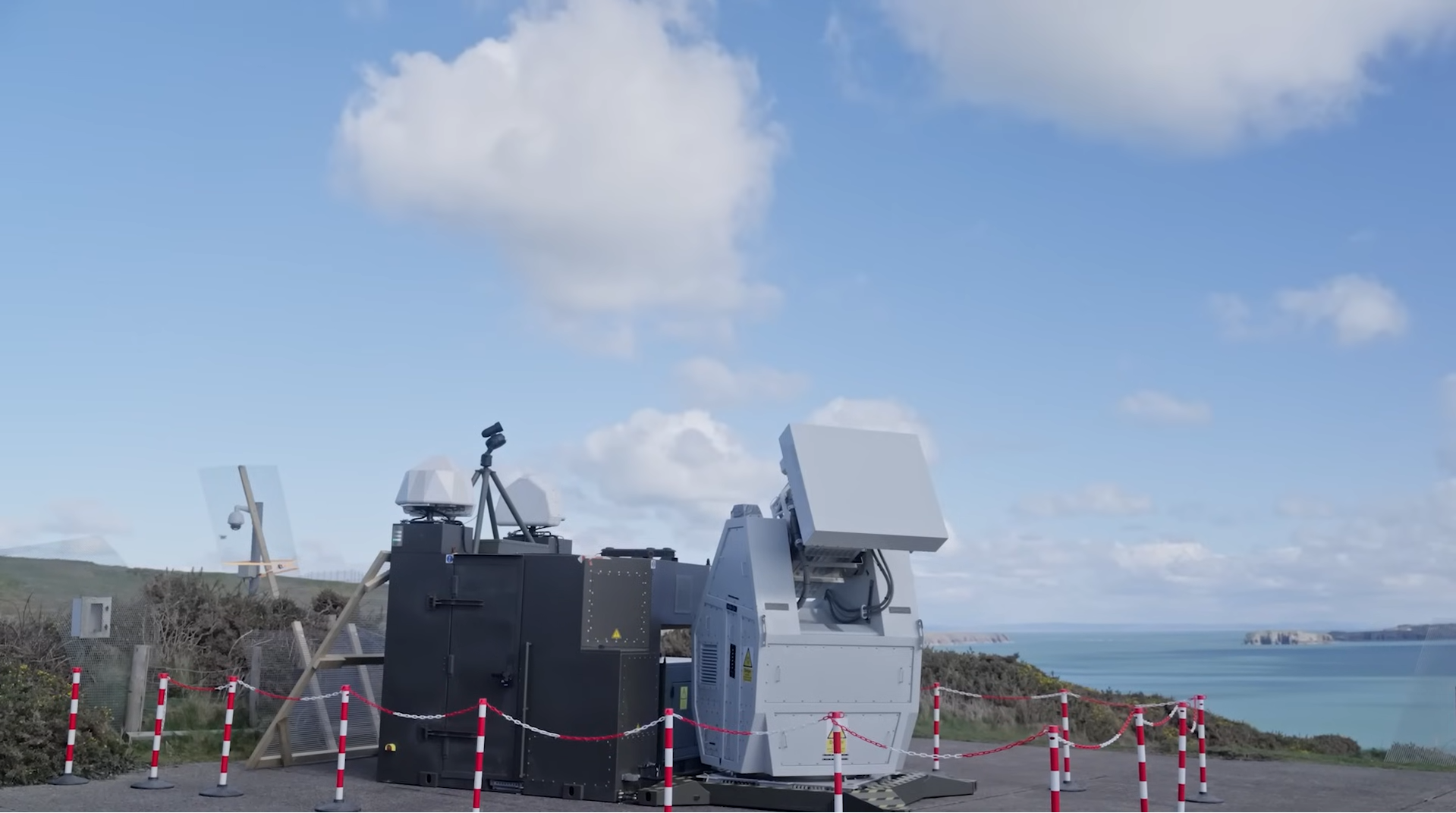 英国军方使用新型微波武器摧毁无人机群