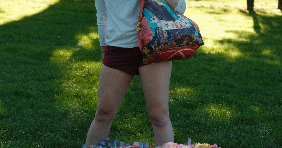 一位匿名的 AI 工程师正在资助该市最奇怪的活动