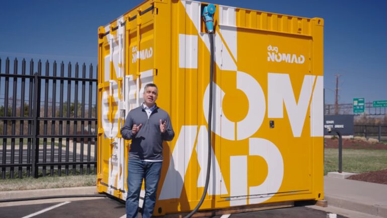 DUG Nomad 是一款用于边缘 AI 的移动浸入式冷却数据中心立方体