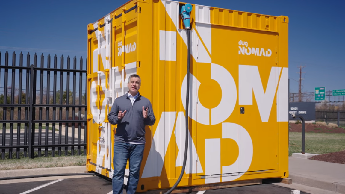 DUG Nomad 是一款用于边缘 AI 的移动浸入式冷却数据中心立方体
