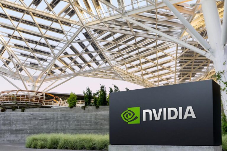 NVIDIA 将在美国制造 AI 芯片和超级计算机