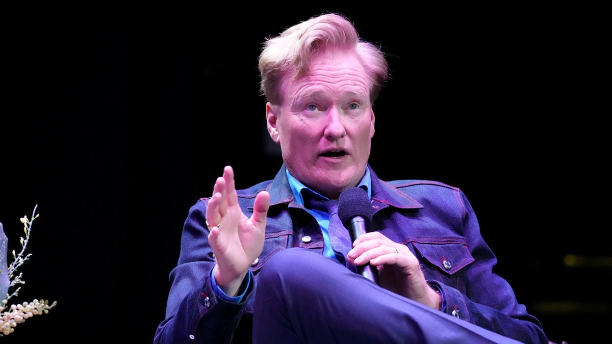 柯南·奥布莱恩 （Conan O’Brien） 可能说服我买了一部翻盖手机