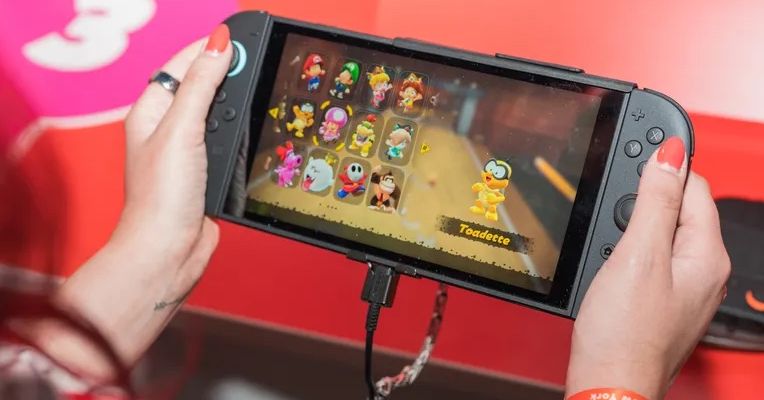 我们玩了 Nintendo Switch 2。它很精致，但并不令人惊讶