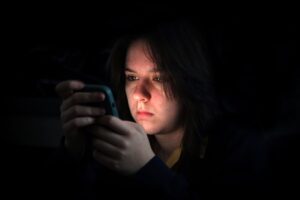 Ofcom 制定新规则，迫使科技公司保护在线儿童
