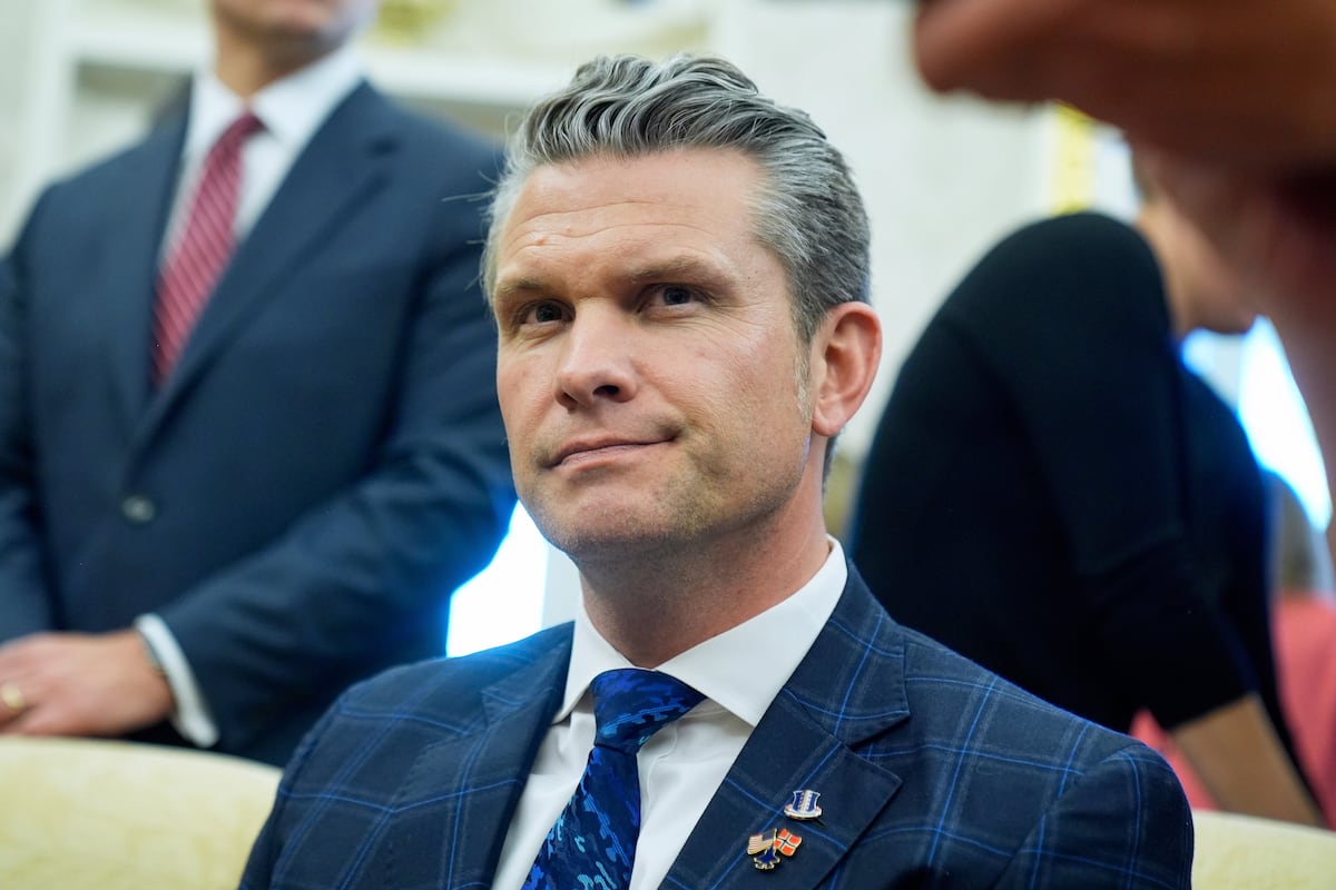 据报道，Hegseth 在 Signal 办公室拥有不安全的互联网线路