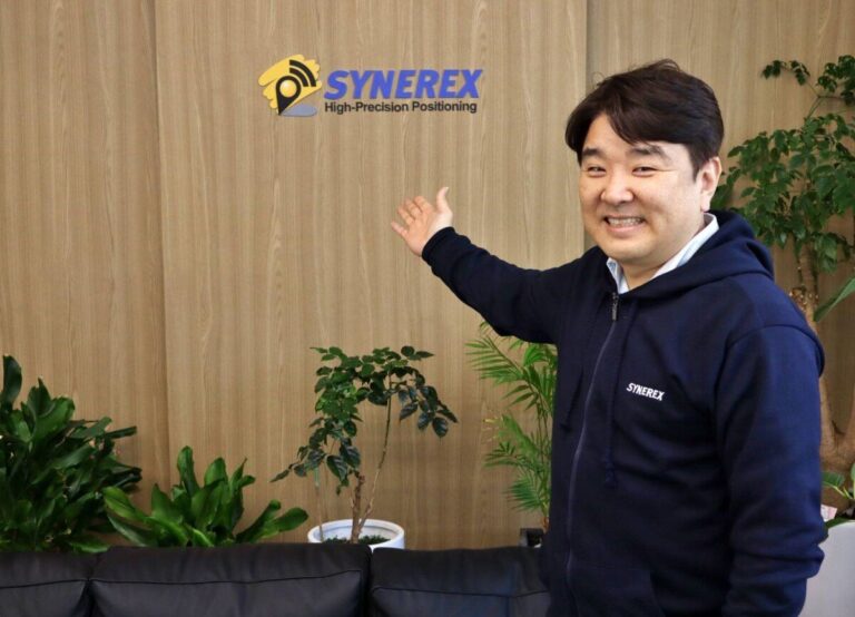 Synerex 凭借其“超精确卫星导航设备”迎接自动驾驶时代。