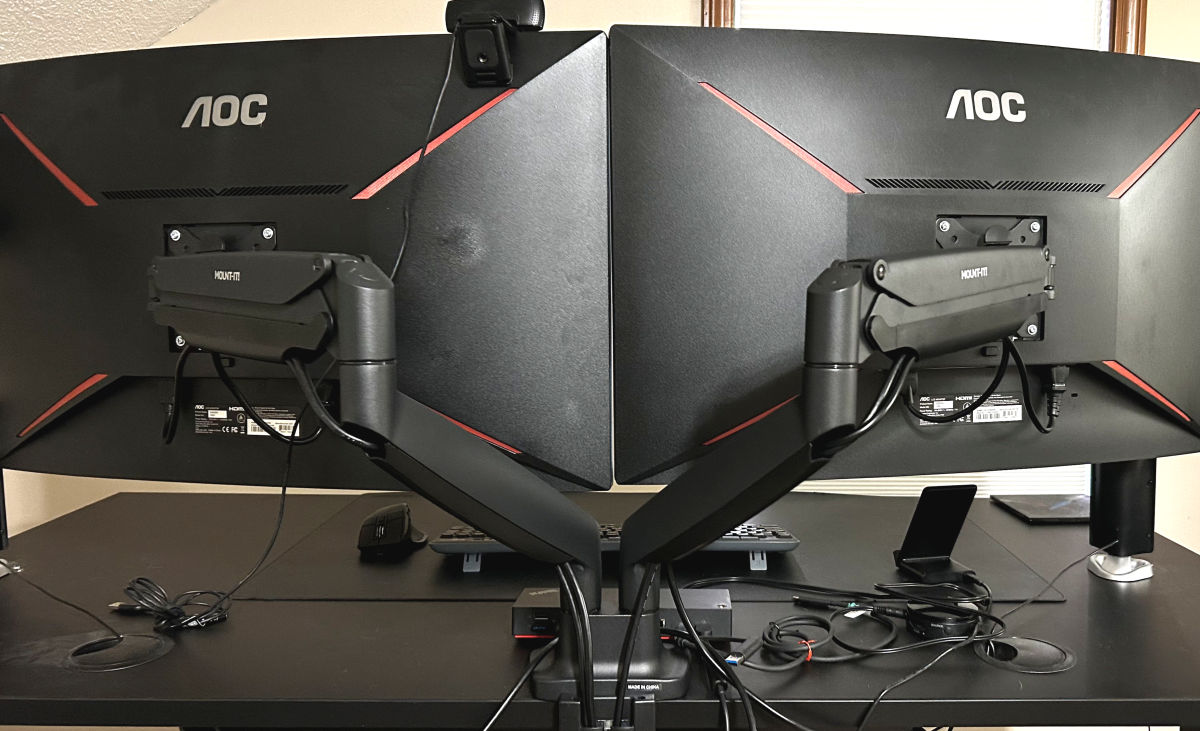 安装它！带气弹簧臂的双显示器桌面支架评论