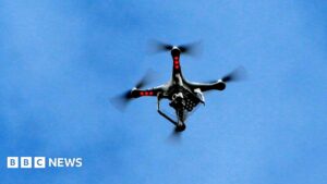 在监狱上空发现无人机后，两人被捕