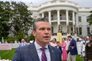 报告称，Hegseth从安全频道中提取信息用于Signal聊天