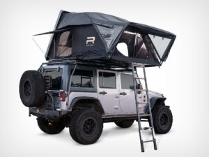 Roofnest Condor 2 XXL Air 是世界上最大的硬壳车顶帐篷，可容纳 4 名成人舒适地睡