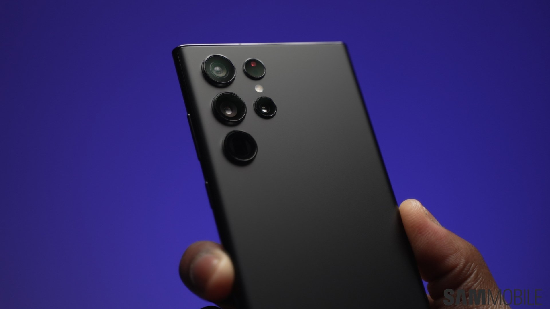 三星将绿线问题的免费屏幕更换延长至 2025 年 9 月