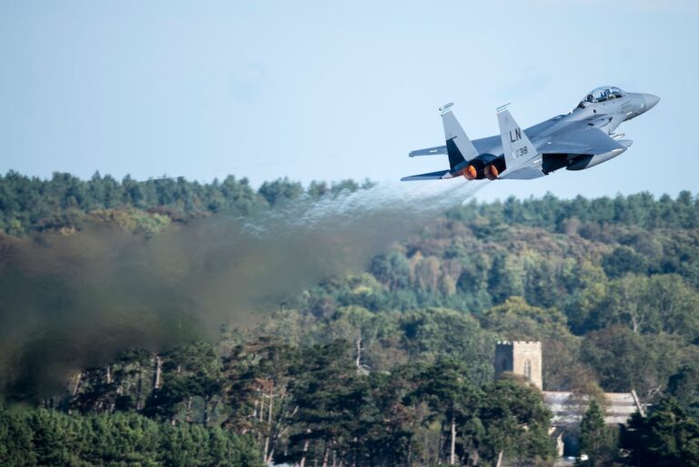 F-22 最终会消失。但在此之前，空军已经适应了它的继任者。