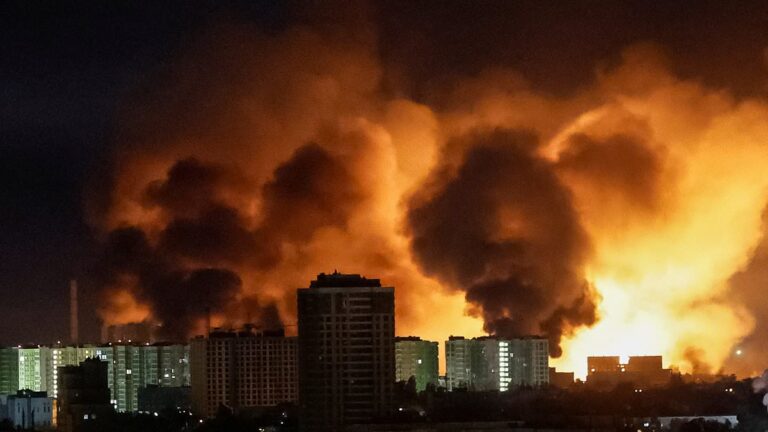 基辅遭受地狱之夜，爆炸和世界末日般的大火，普京向乌克兰释放了“创纪录数量的伊斯坎德尔-M 导弹”