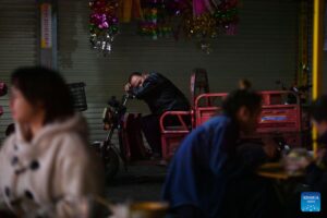 夜市和展位促进了中国广西南宁的夜经济