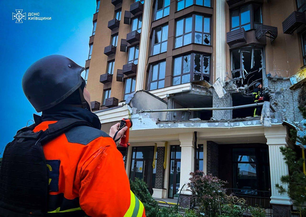 俄罗斯连夜发动致命袭击，造成 2 人死亡，基辅被爆炸震撼