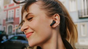 Sennheiser 的新型类似 AirPods 的开放式耳塞获得了官方定价——而且很划算，除非你住在美国